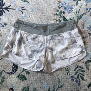 Lululemon Speed Up Short 2.5in WHITE/GREY Size 6